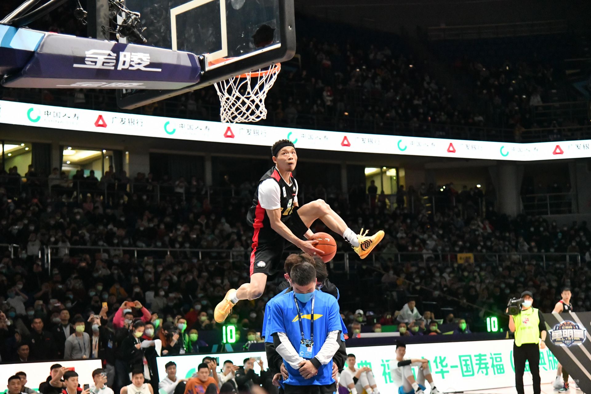 从财务与竞 从财务与竞