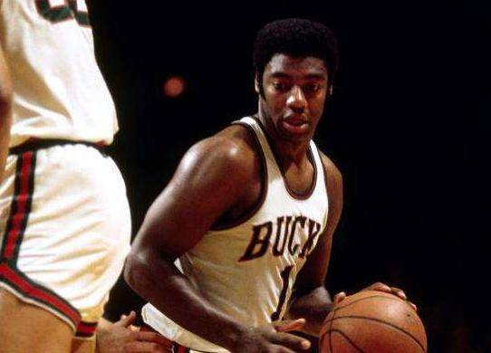 相比之下 相比之下